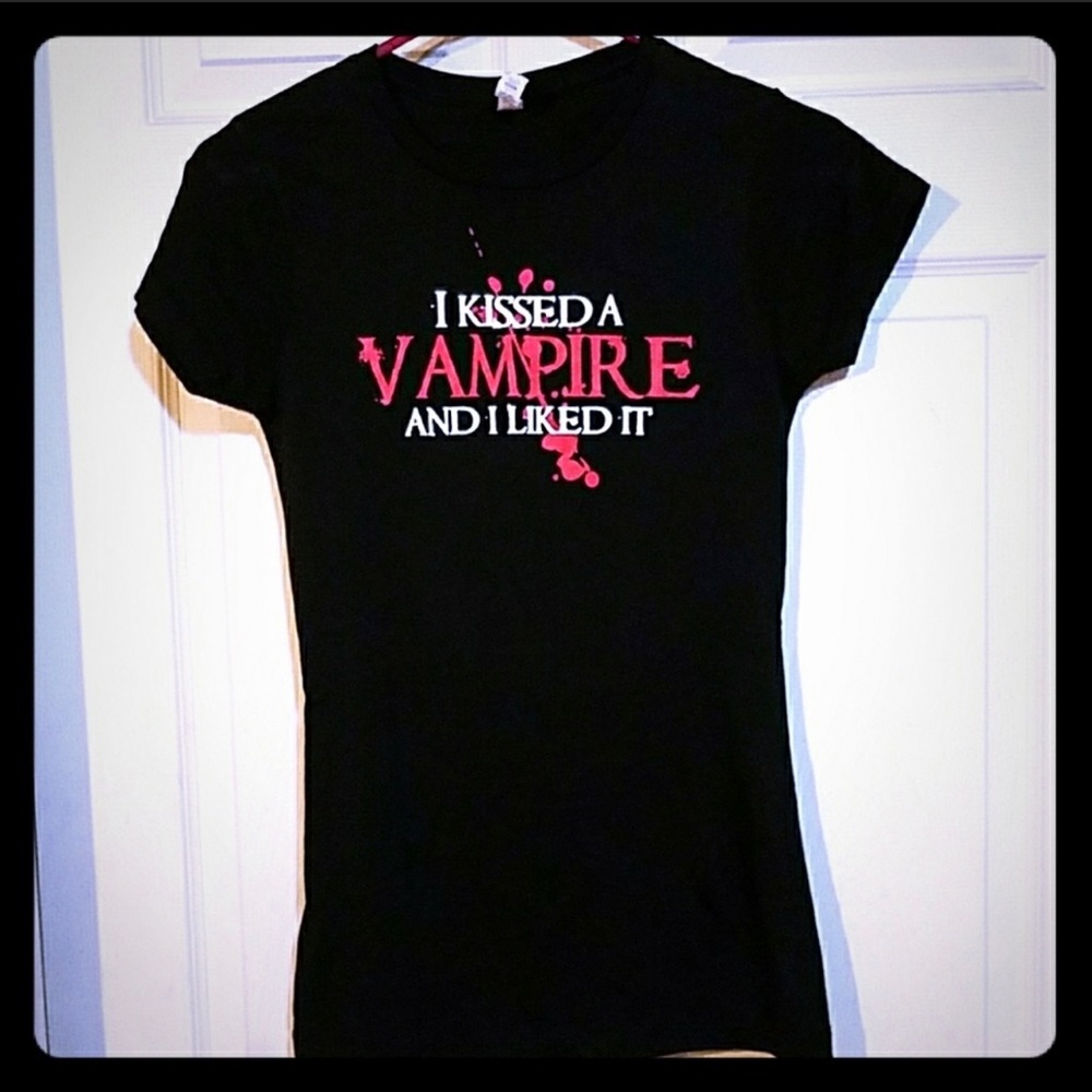 ISO VINTAGE HOT TOPIC (DO NOT BUY)